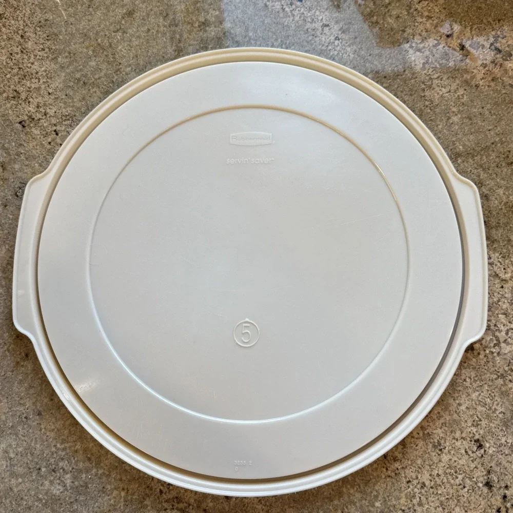 HTF Vtg Rubbermaid Servin‎ Saver #5 Round  Flat Replacement  Lid 22 Cups Almond